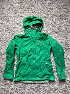 The North Face Women's HyVent DT Waterproof Jacket. Size Medium. SPRING